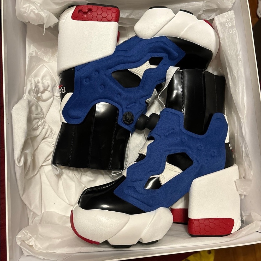 $1490 retail size 37 US 7. Masion Margiela Collabe with Reebok pump